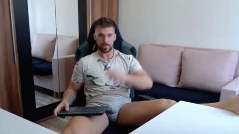 darius_94 online show from October 25, 1:33 pm