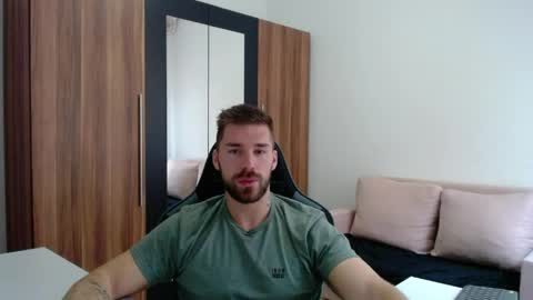 darius_94 online show from June 2, 4:36 am