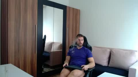 darius_94 online show from April 12, 7:45 am