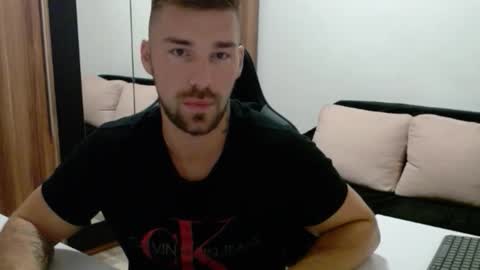 darius_94 online show from October 1, 4:22 am