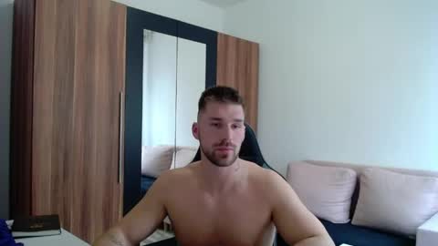 darius_94 online show from April 15, 10:40 am