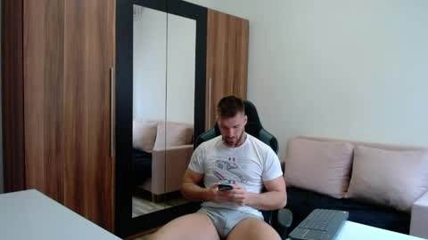 darius_94 online show from May 14, 4:54 am