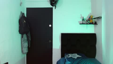 Darius Phoenix  online show from April 13, 8:02 pm