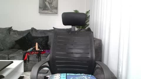 Snapshot of dark_coco chatting on February 5, 2:51 am Coco online show from February 5, 2:51 am