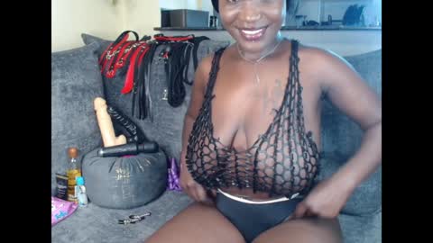 Snapshot of dark_coco chatting on January 3, 5:17 am Coco online show from January 3, 5:17 am