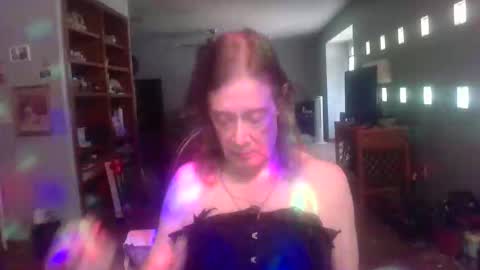 darla_darling1222101 online show from April 11, 1:21 am