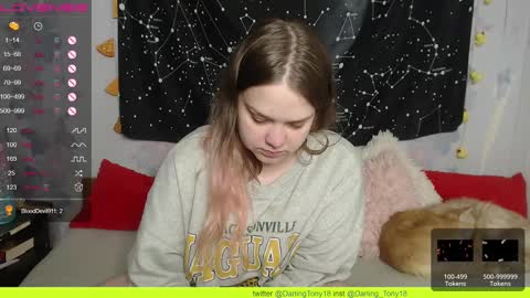 Snapshot of darling_tony18 chatting on March 6, 3:45 pm darling_tony18 online show from March 6, 3:45 pm