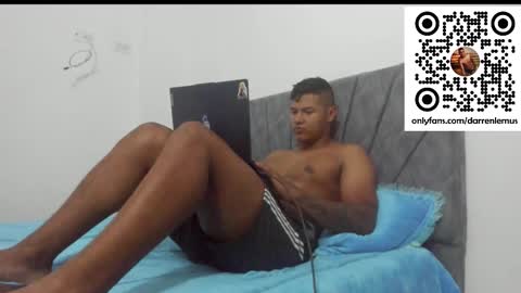 Snapshot of darren_lemus chatting on September 22, 2:43 pm Darren lemus online show from September 22, 2:43 pm