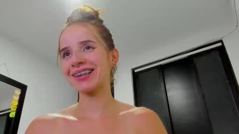 Dafne online show from February 16, 1:15 am