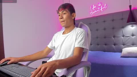 angel online show from December 3, 12:17 pm