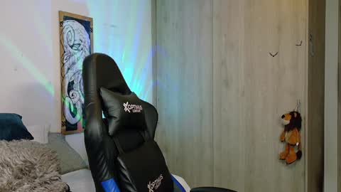 DAVE MAX online show from February 3, 2:47 am