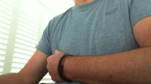 davesu12345 online show from October 17, 8:29 am