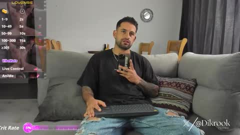 Snapshot of davevilboy chatting on October 14, 12:41 pm Daves online show from October 14, 12:41 pm