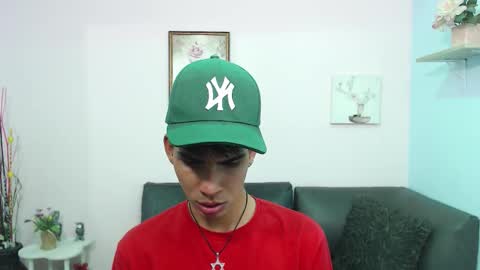 Snapshot of david_925_ chatting on October 19, 4:50 am David online show from October 19, 4:50 am