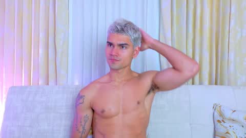 Snapshot of davidaponte017 chatting on October 13, 9:50 pm davidaponte online show from October 13, 9:50 pm