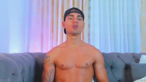 Snapshot of davidaponte017 chatting on February 4, 11:38 pm davidaponte online show from February 4, 11:38 pm