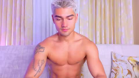 Snapshot of davidaponte017 chatting on October 16, 1:05 am davidaponte online show from October 16, 1:05 am