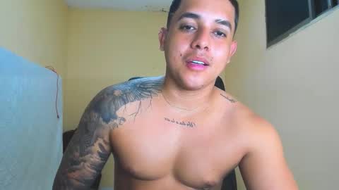 Snapshot of davidlenonn_ chatting on October 6, 6:31 am Lennon online show from October 6, 6:31 am