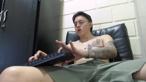 davidp2004 online show from January 15, 3:26 am