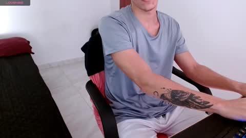 Snapshot of davidsalazar33 chatting on September 13, 5:37 pm davidsalazar33 online show from September 13, 5:37 pm