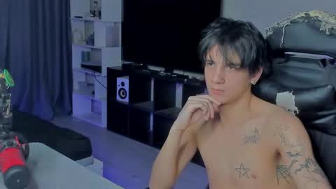 Snapshot of davisross chatting on October 9, 11:54 pm davis online show from October 9, 11:54 pm