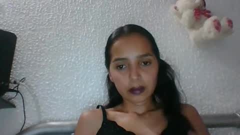 dayana_cruz online show from April 11, 8:35 pm