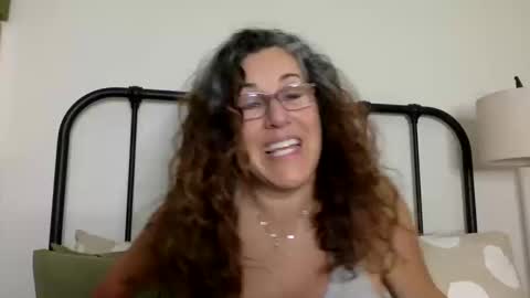 Snapshot of ddmolly chatting on October 12, 4:27 am DDMolly online show from October 12, 4:27 am
