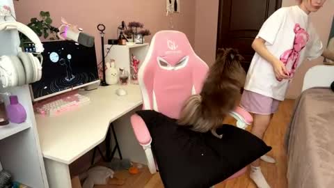 Maggie online show from April 28, 2:27 am