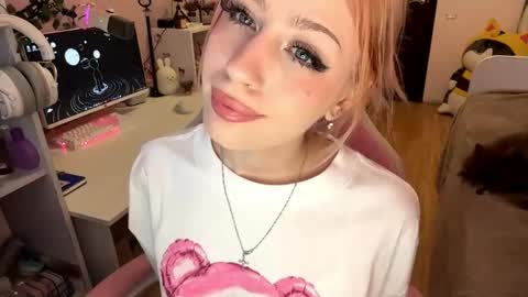 Maggie online show from April 28, 1:03 am