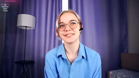 Snapshot of deannmaslen chatting on October 1, 6:45 am Charlie 18yo online show from October 1, 6:45 am
