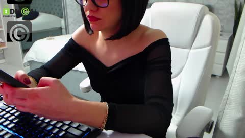 Elly online show from January 22, 9:24 am