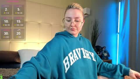 Debbie Mon Tue Fri Sun Sat GMT 3 1000am - 0400pm  online show from April 8, 5:49 pm