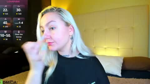 Debbie Mon Tue Fri Sun Sat GMT 3 1000am - 0400pm  online show from April 11, 5:28 pm