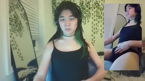 Snapshot of deciduousdoll chatting on October 6, 6:42 am deciduousdoll online show from October 6, 6:42 am
