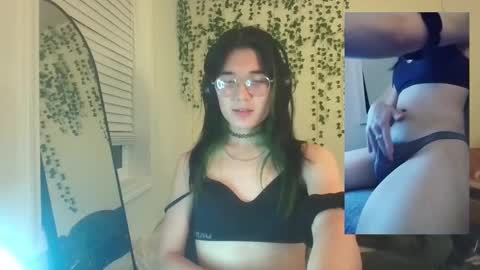 Snapshot of deciduousdoll chatting on September 22, 6:06 am deciduousdoll online show from September 22, 6:06 am