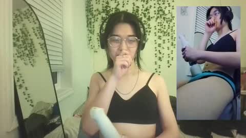 Snapshot of deciduousdoll chatting on September 27, 7:28 am deciduousdoll online show from September 27, 7:28 am