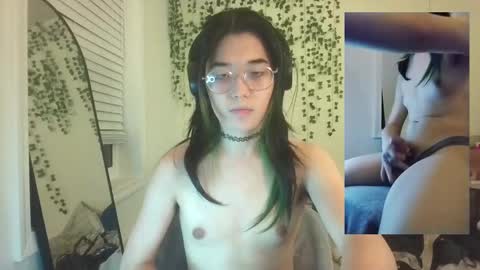 Snapshot of deciduousdoll chatting on September 28, 7:39 am deciduousdoll online show from September 28, 7:39 am
