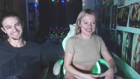 deepholedayss online show from April 10, 10:42 am