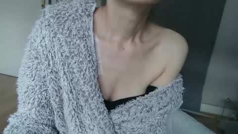 KamiDevi online show from October 25, 1:33 pm