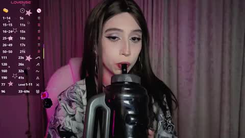 Stephanie.e  online show from September 11, 8:15 am