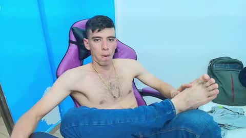 Snapshot of deiby_baby chatting on March 5, 2:57 am DEIBY online show from March 5, 2:57 am