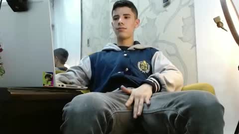 Snapshot of delglo chatting on October 11, 5:01 am delglo online show from October 11, 5:01 am