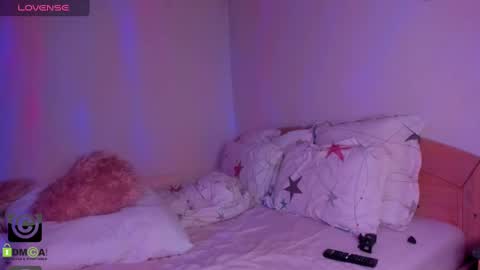 Snapshot of delicious_mila chatting on March 10, 5:43 am Mila online show from March 10, 5:43 am