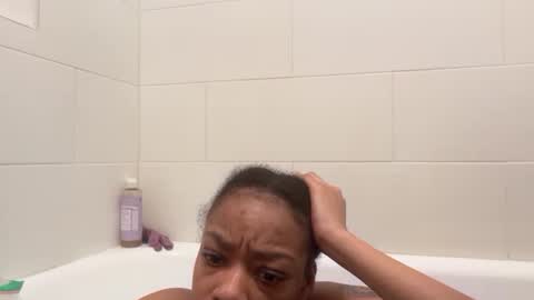 delightfuldark online show from February 3, 10:30 am