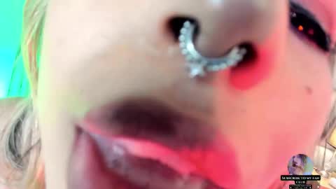 Snapshot of delilah_fix chatting on October 15, 10:32 pm della online show from October 15, 10:32 pm