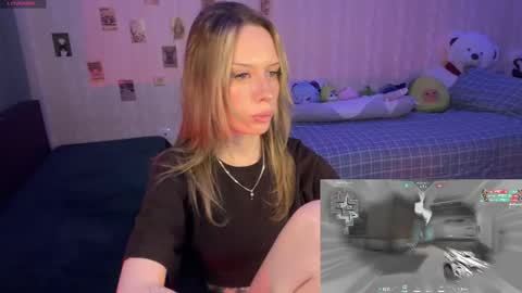 Della online show from May 3, 4:24 pm