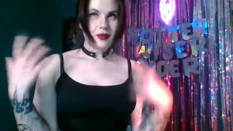 Snapshot of dellacrush_ chatting on February 11, 3:18 pm dellacrush_ online show from February 11, 3:18 pm