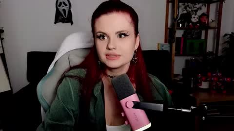 dellacrush_ online show from November 23, 6:06 pm