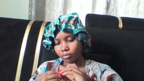 dellarine517299 online show from April 15, 11:02 am