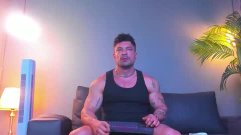 Snapshot of dennis_cox_ chatting on October 14, 2:47 am dennis_cox_ online show from October 14, 2:47 am